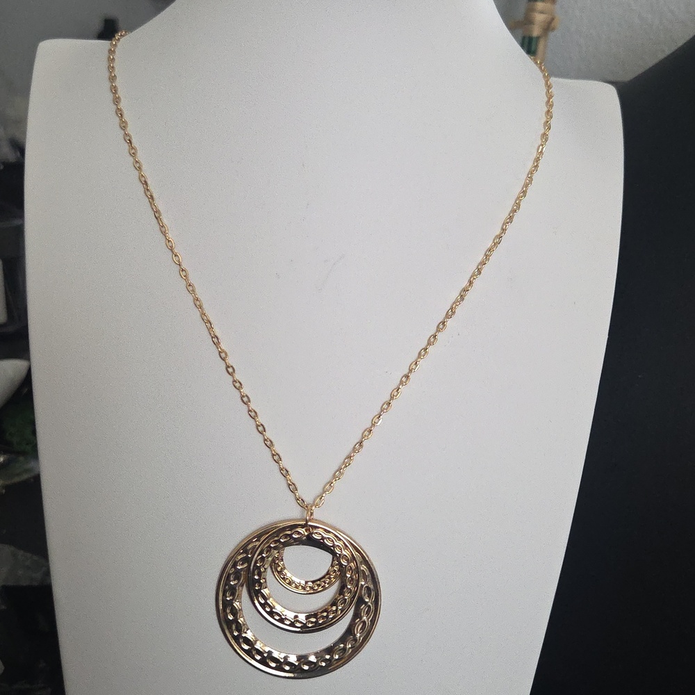 Paparazzi Savagely She Wolf Gold Necklace